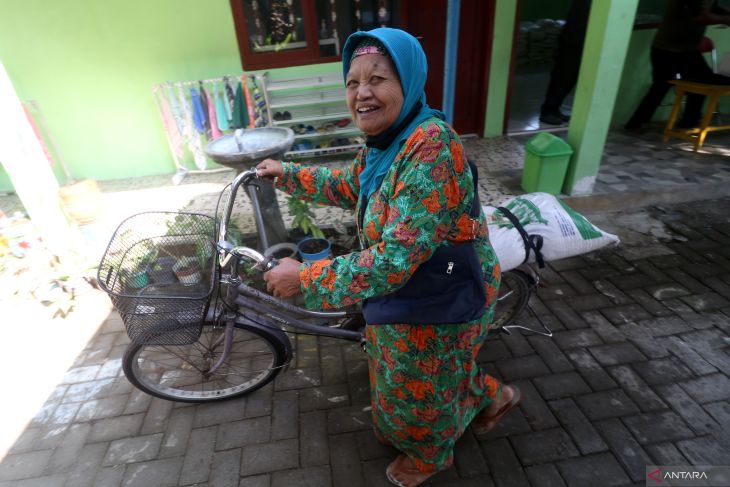 Penyaluran bantuan pangan cadangan beras