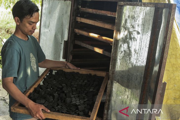 Produksi briket arang meningkat di Sukabumi