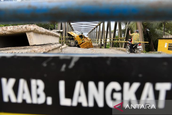 Jembatan ambruk di Langkat