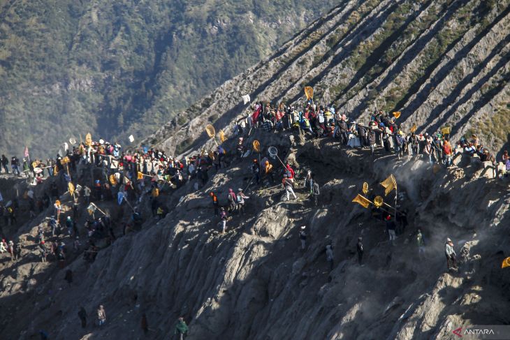 Ritual Yadnya Kasada Suku Tengger