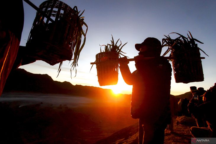 Ritual Yadnya Kasada oleh Suku Tengger