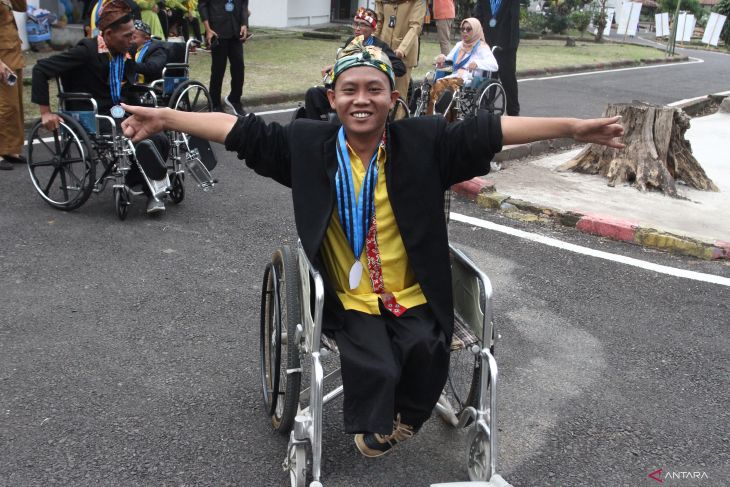 Wisuda klaster disabilitas di Malang