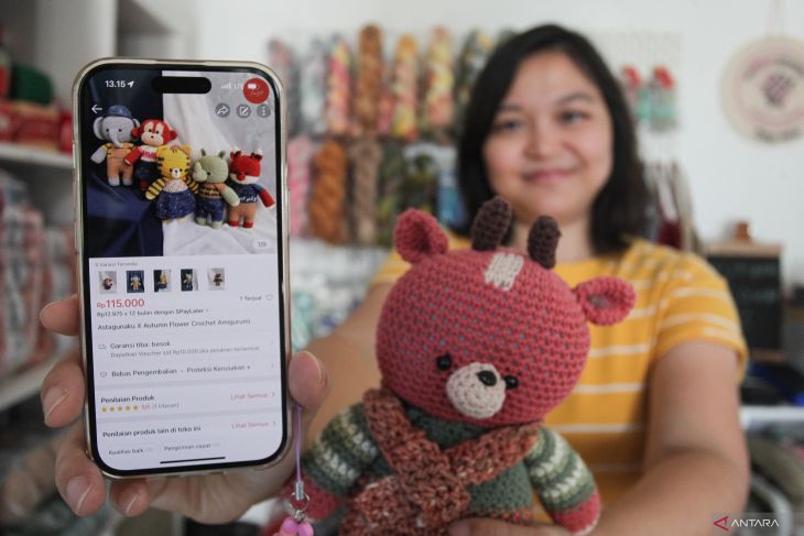 Kerajinan boneka rajut di Surabaya