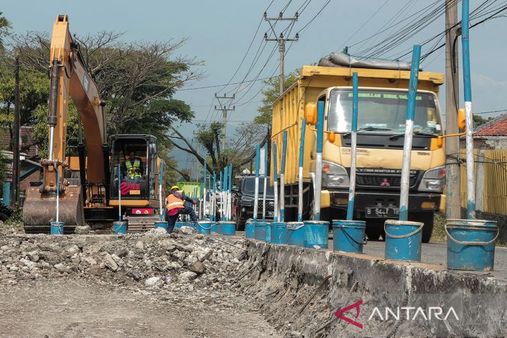 Target rekonstruksi jalan di Jawa Barat