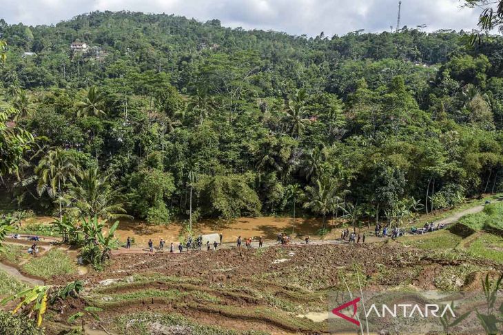 Bencana alam tanah longsor di Tasikmalaya