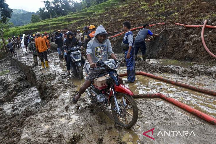 Bencana alam tanah longsor di Tasikmalaya