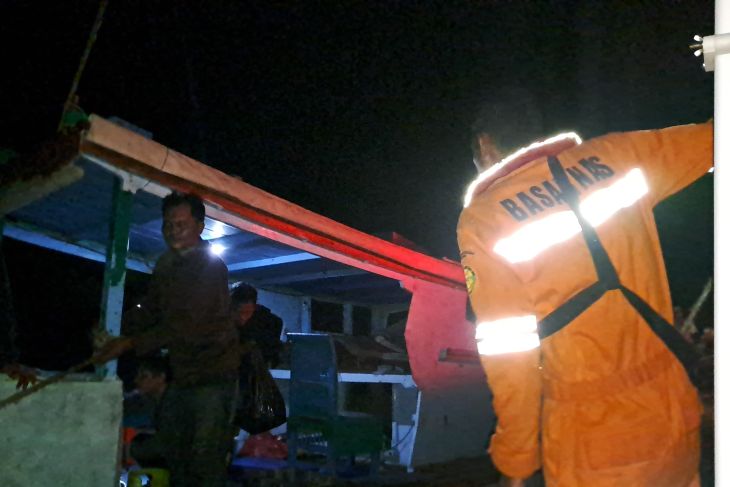SAR Pangkalpinang evakuasi penumpang dan KM Sinar Jaya