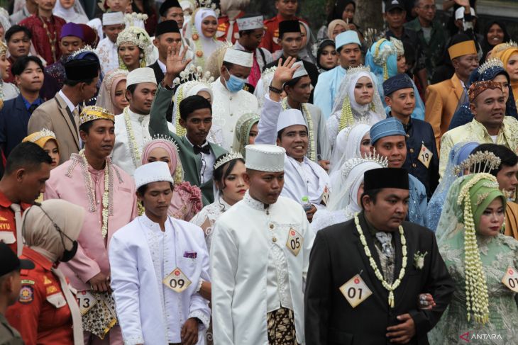 Pernikahan massal di Surabaya