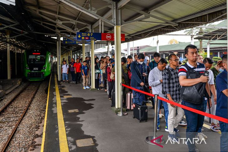 Peningkatan penumpang kereta saat libur sekolah