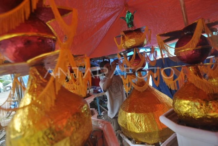 Pembuatan menara jelang festival Tabut di Bengkulu