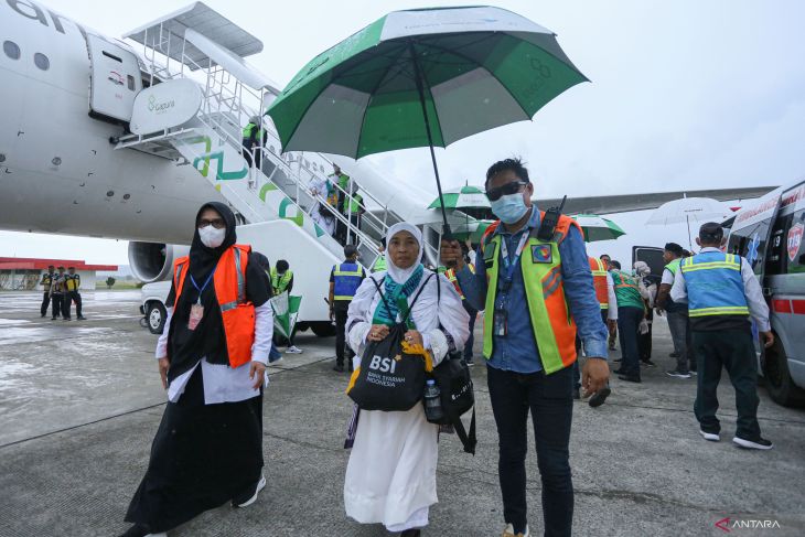 Kedatangan jamaah haji kloter pertama Aceh