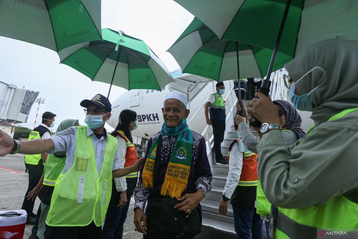 Kedatangan jamaah haji kloter pertama Aceh