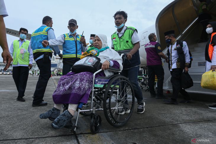 Kedatangan jamaah haji kloter pertama Aceh