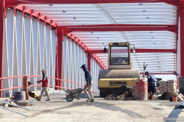 Penyelesaian pembangunan jembatan Jongbiru Kediri dikebut