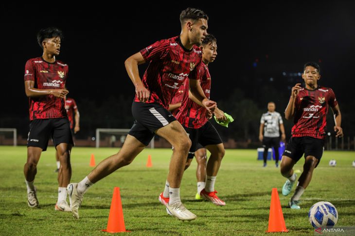 Latihan Timnas U-19 jelang AFF U-19 di Surabaya