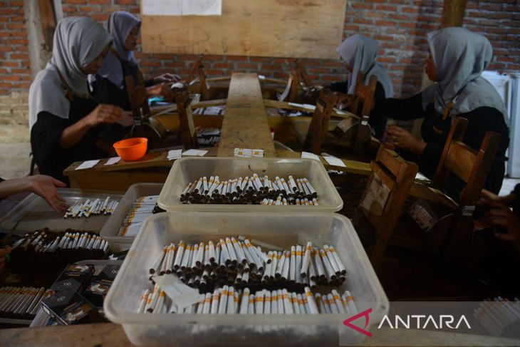 FOTO - Industri rokok tradisional terdampak rokok impor ilegal