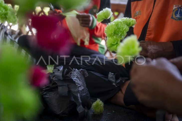 Kreasi tanaman hias dari limbah plastik