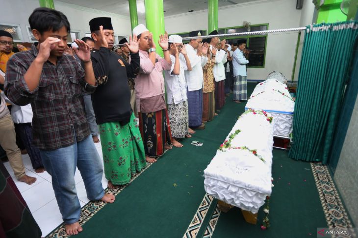 Kedatangan jenazah korban kecelakaan Boyolali di Surabaya