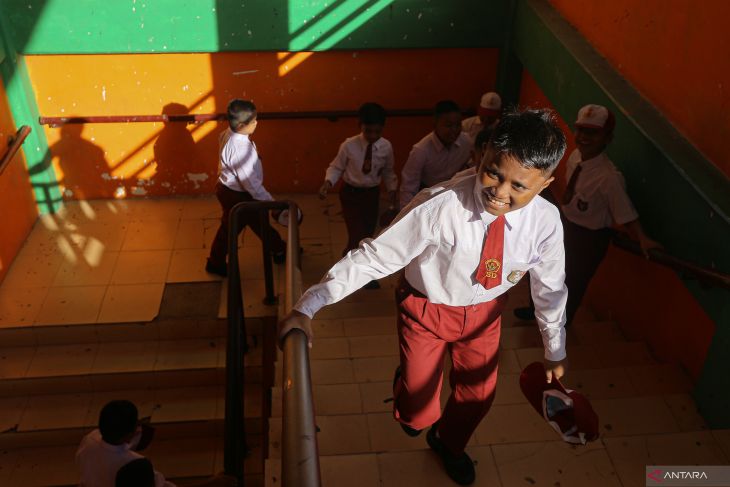 Hari pertama sekolah tahun ajaran baru di Aceh