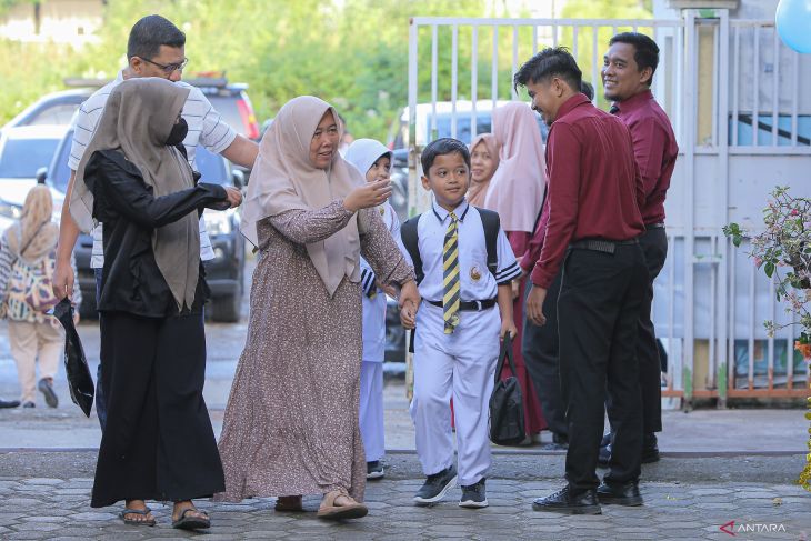 Hari pertama sekolah tahun ajaran baru di Aceh