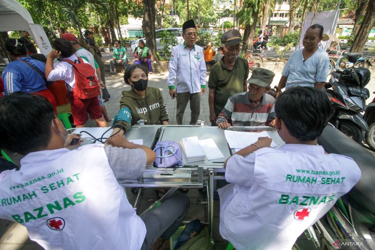 Program makan siang dan pemeriksaan kesehatan gratis Baznas