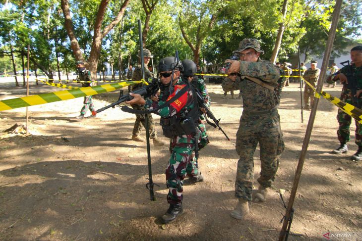 Latihan Pertempuran jarak dekat Marinir Indonesia-Amerika