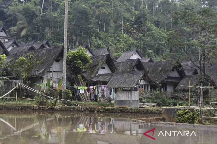 Warga adat Kampung Naga di Kabupaten Tasikmalaya