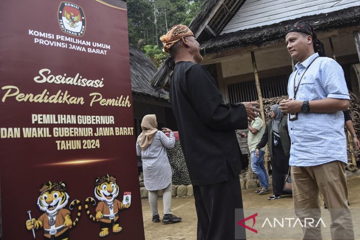 Sosialisasi Pilkada Jawa Barat di Kampung Naga