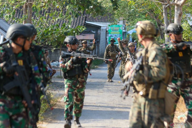 Marinir Indonesia-Amerika latihan pengepungan