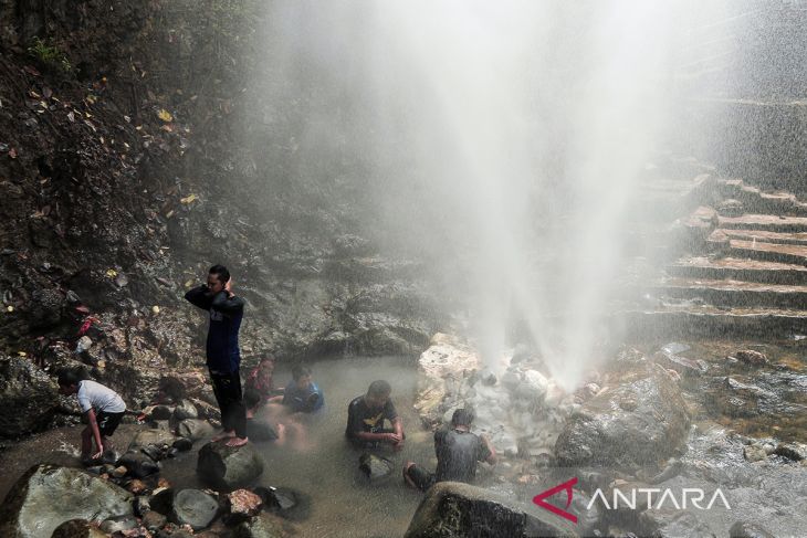 Wisata air panas Geyser Cisolok Sukabumi