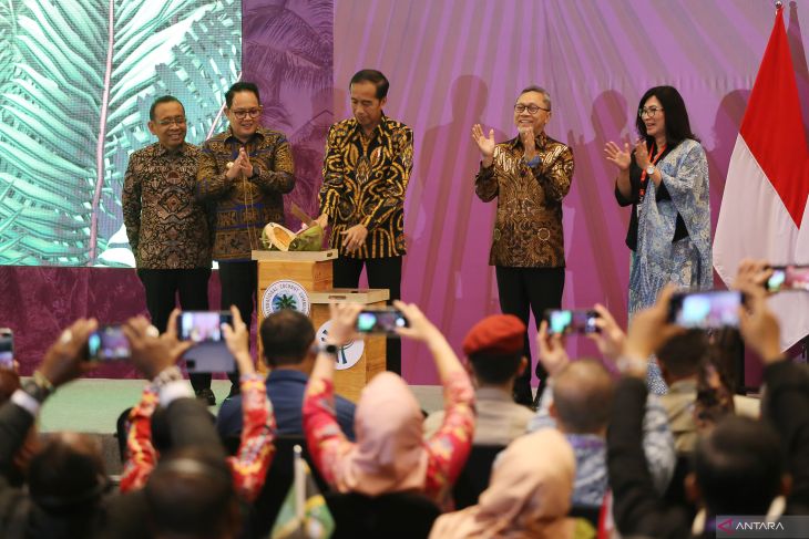 Presiden membuka konferensi dan pameran kelapa internasional