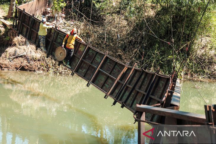 Jembatan rusak di Sukabumi