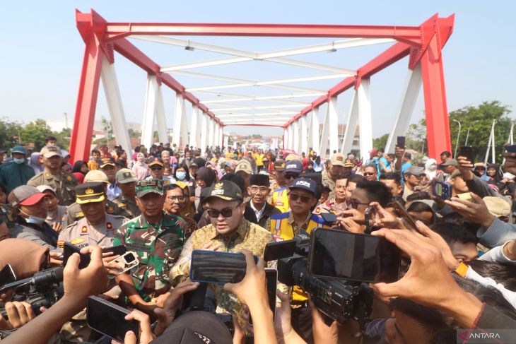 Peresmian jembatan Jongbiru Kediri