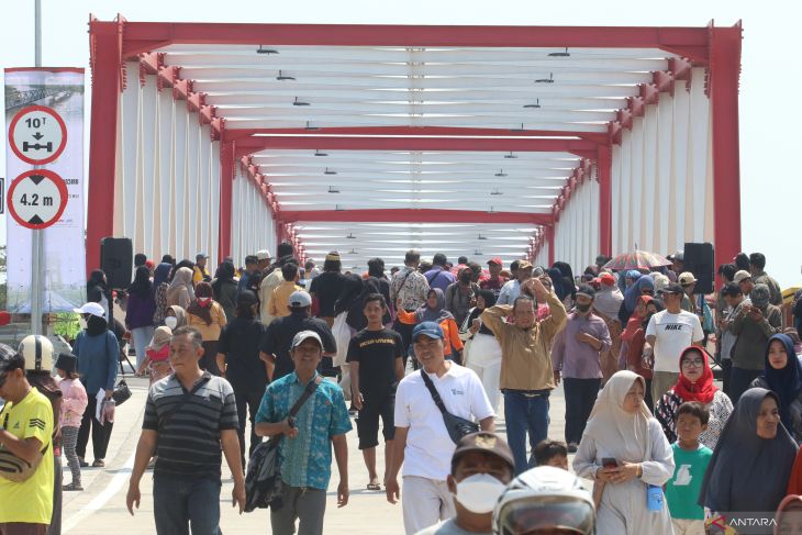 Peresmian jembatan Jongbiru Kediri