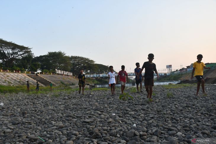 Sungai Madiun mengering