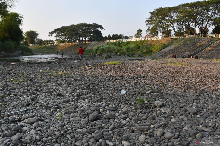 Sungai Madiun mengering