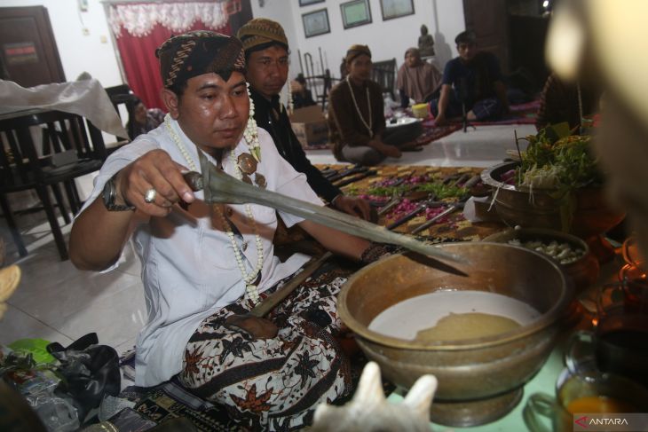 Ritual jamasan pusaka Bung Karno