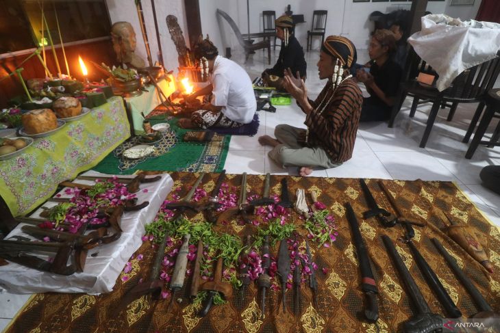 Ritual jamasan pusaka Bung Karno