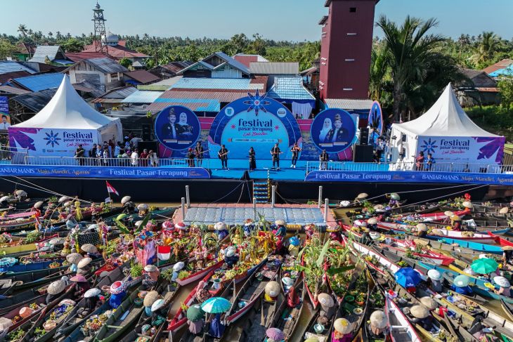 FESTIVAL PASAR TERAPUNG LOK BEINTAN