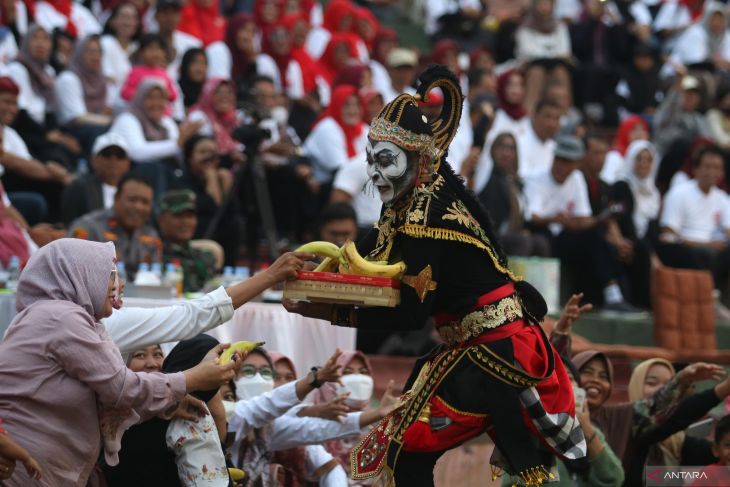 Pertunjukan kentrung kreasi oleh guru