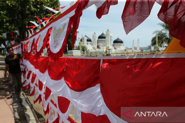 FOTO - Penjualan pernak pernik HUT RI di Aceh