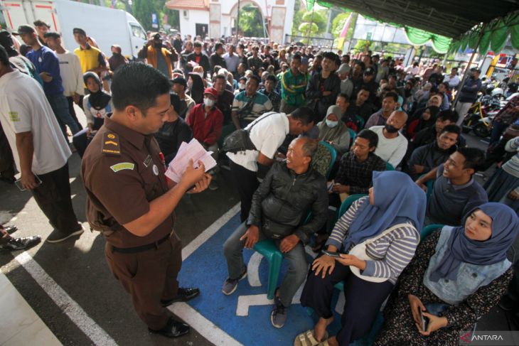 Pengambilan SIM dan STNK pelanggar lalu lintas