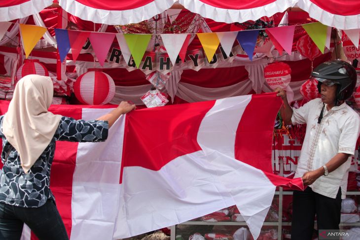 Sentra penjualan bendera Merah Putih di Surabaya