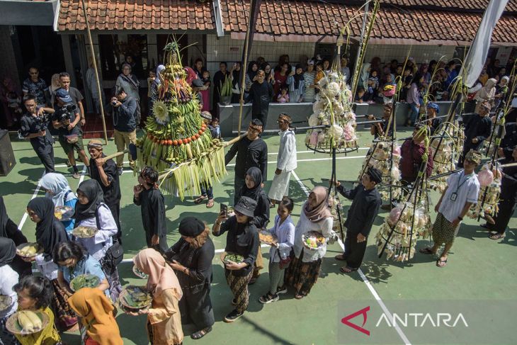 Tradisi Tutup Taun Kampung Adat Cireundeu