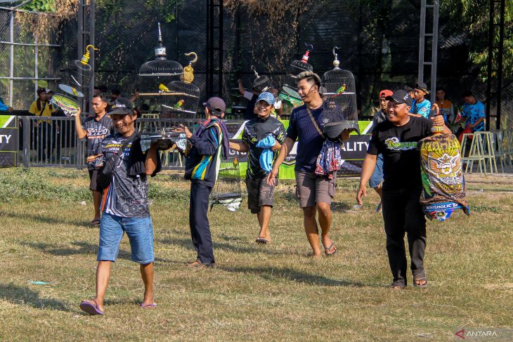 Kontes burung kicau oleh BUMDes di Nganjuk