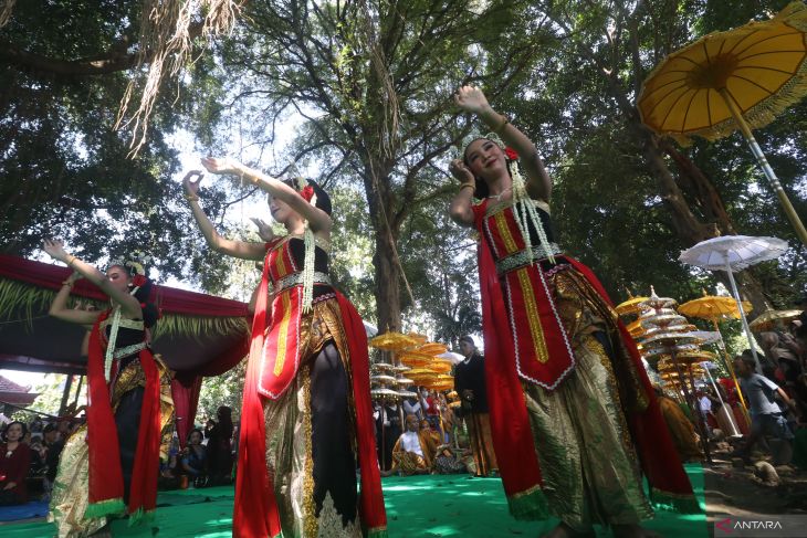 Tradisi ziarah Punden Prabu Anom Kediri