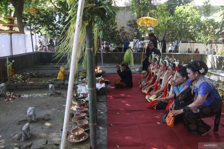 Tradisi ziarah Punden Prabu Anom Kediri