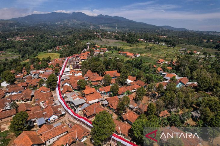 Pembentangan bendera sepanjang satu kilometer di Majalengka