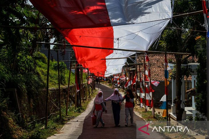 Pembentangan bendera sepanjang satu kilometer di Majalengka