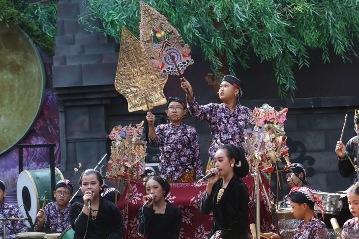 Pentas wayang jemblung pelajar